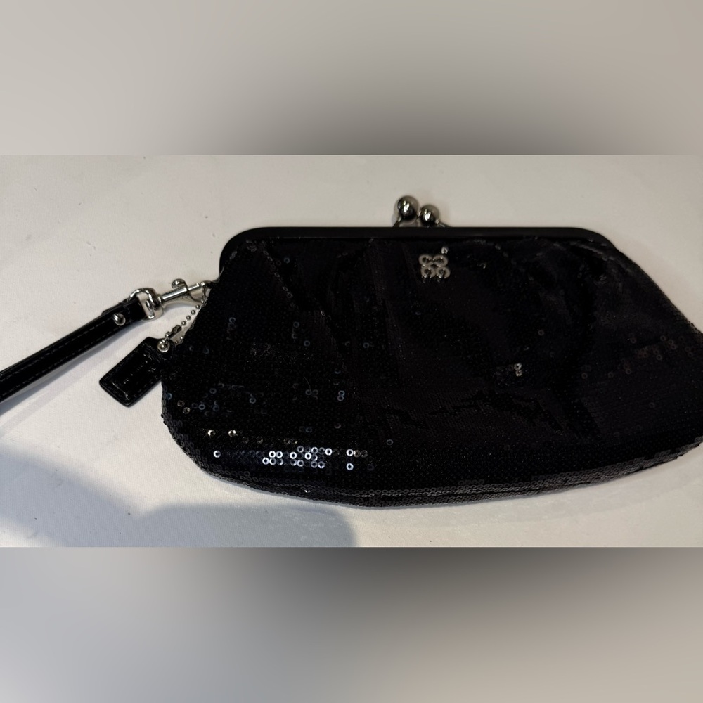 Coach Julia Limited Edition Black Sequin Kiss Lock Clutch 2011 44475 EUC - Picture 10 of 10